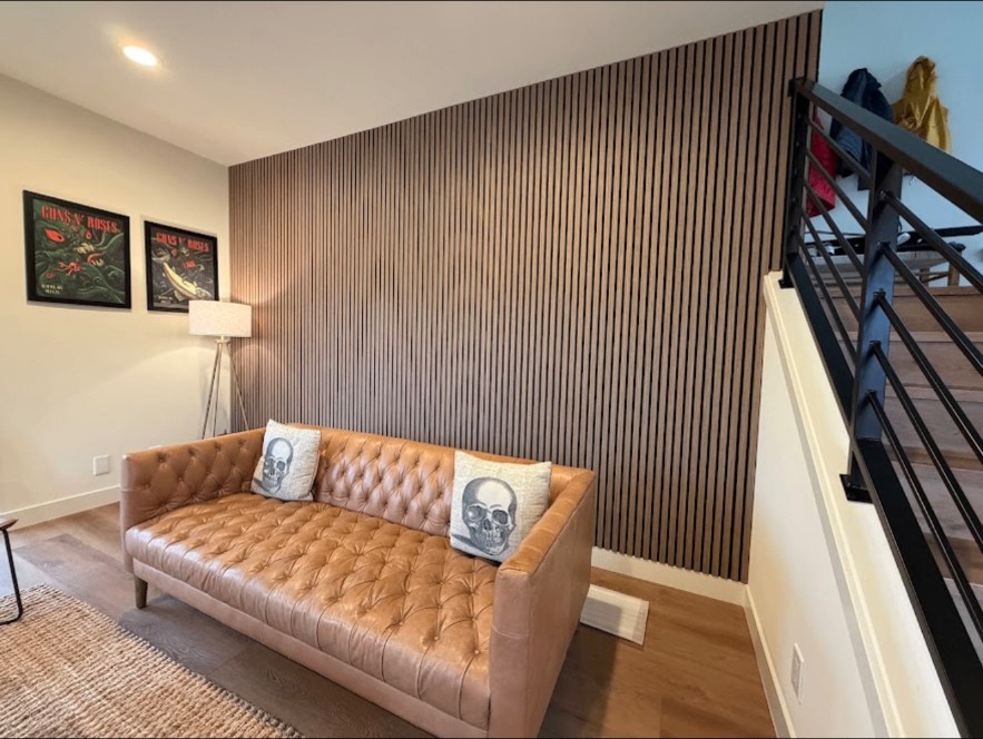 Slat-Wall Lounge & Rail